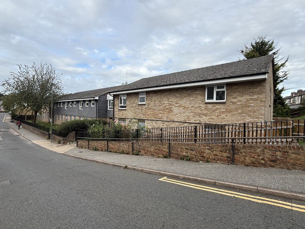 Lot: 20 - SUBSTANTIAL DETACHED BLOCK OF 23 UNITS ON 0.47 ACRES WITH DEVELOPMENT POTENTIAL - View of Large Block of Residential Units
